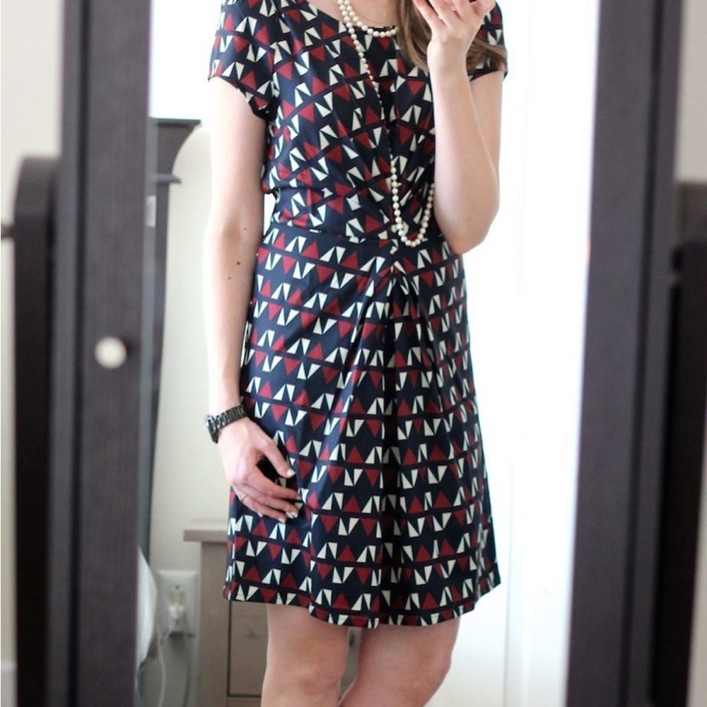 Yumi - Devin Chic Triangle Print Mini Dress